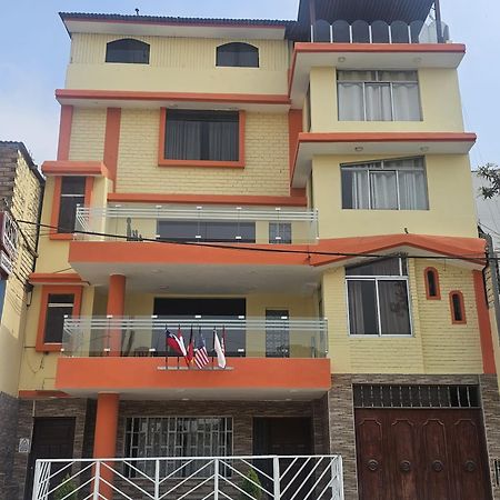 Hostal Turistico El Cajamarquez Ліма Екстер'єр фото