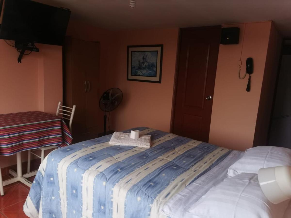 Hostal Turistico El Cajamarquez Ліма Екстер'єр фото