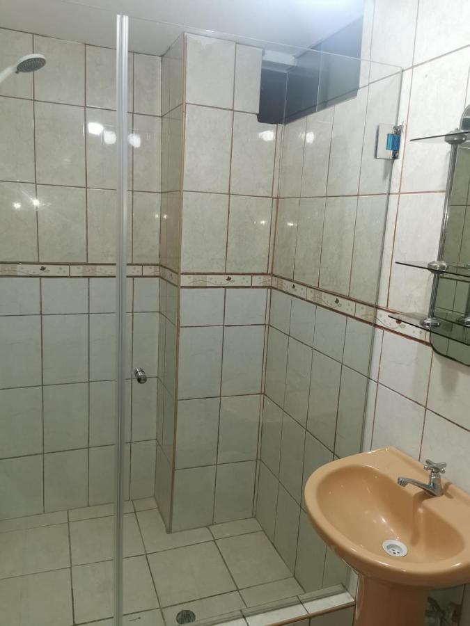 Hostal Turistico El Cajamarquez Ліма Екстер'єр фото