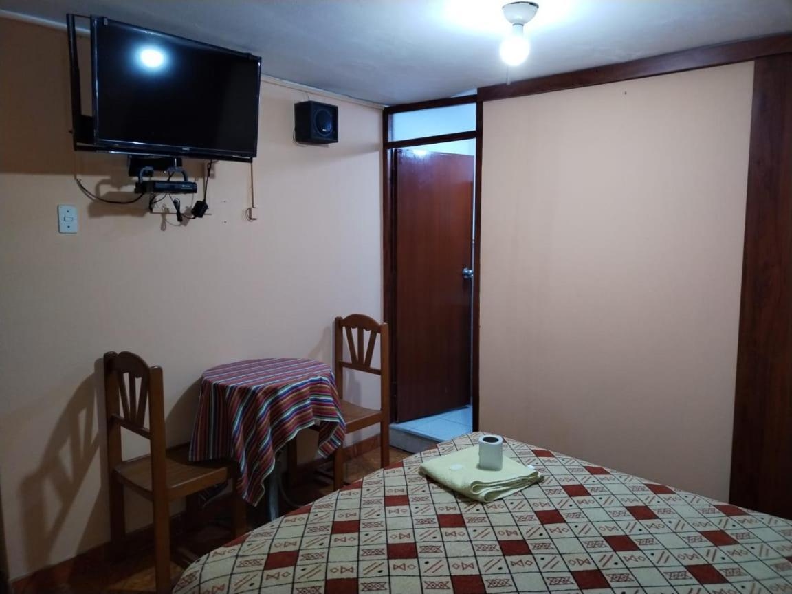 Hostal Turistico El Cajamarquez Ліма Екстер'єр фото