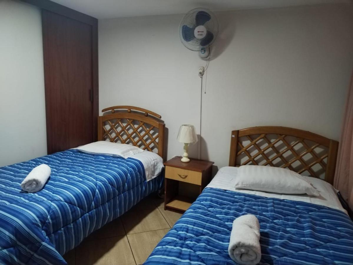 Hostal Turistico El Cajamarquez Ліма Екстер'єр фото