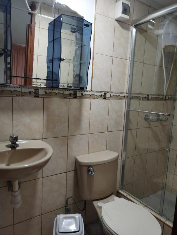 Hostal Turistico El Cajamarquez Ліма Екстер'єр фото