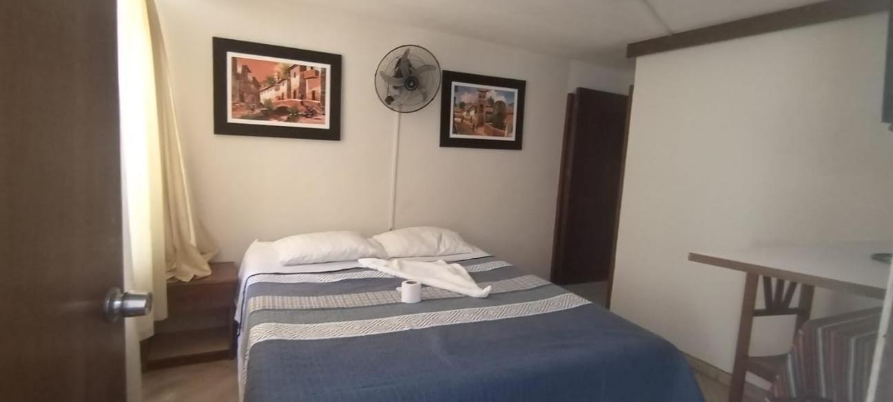 Hostal Turistico El Cajamarquez Ліма Екстер'єр фото