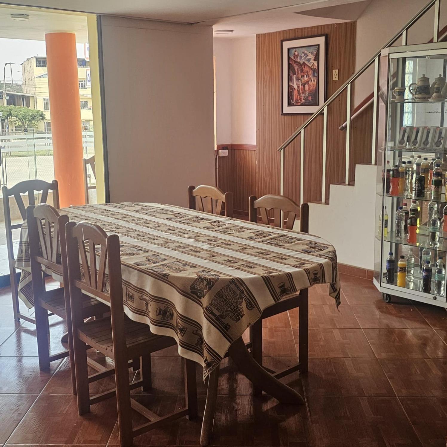 Hostal Turistico El Cajamarquez Ліма Екстер'єр фото