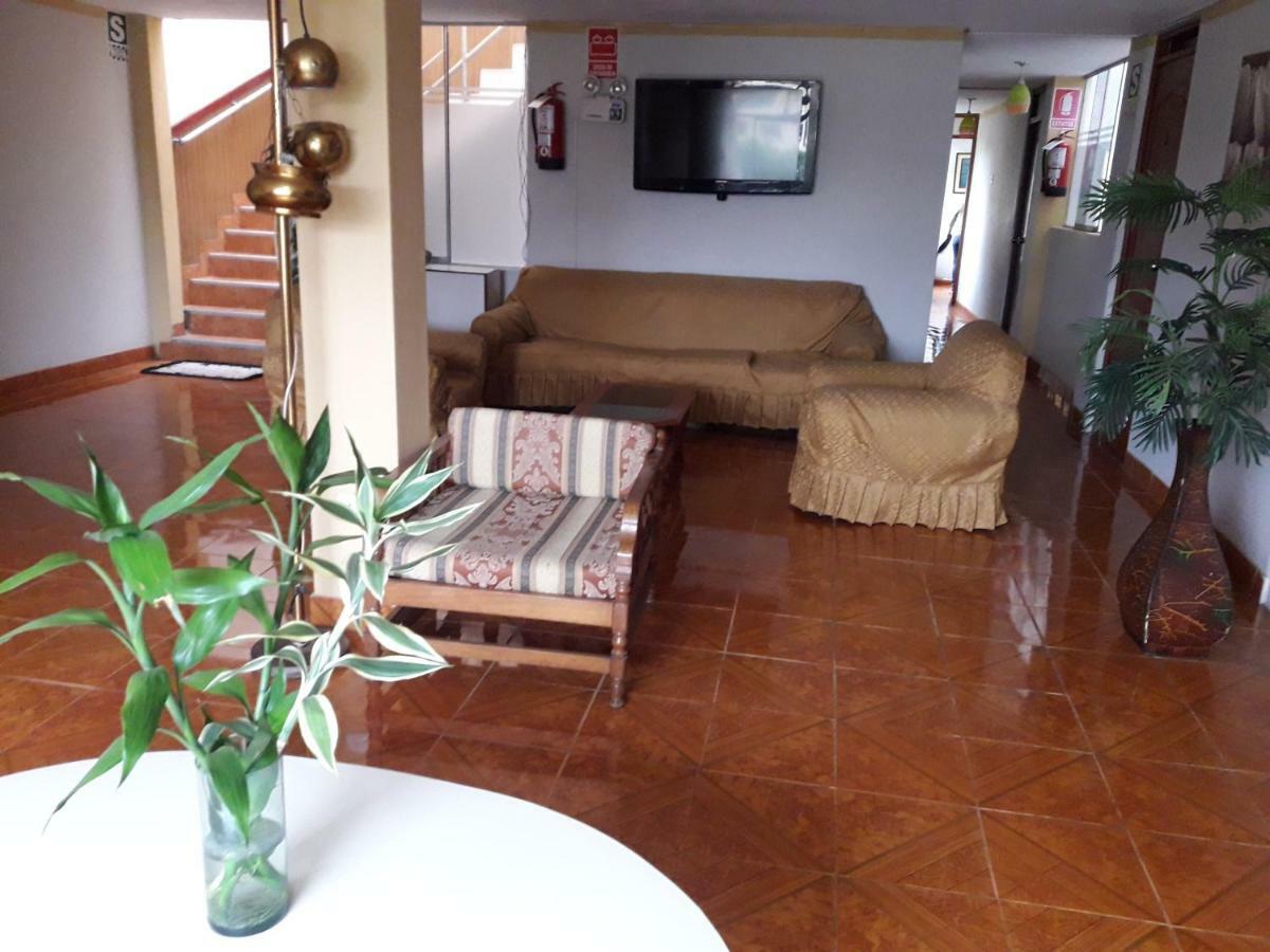 Hostal Turistico El Cajamarquez Ліма Екстер'єр фото